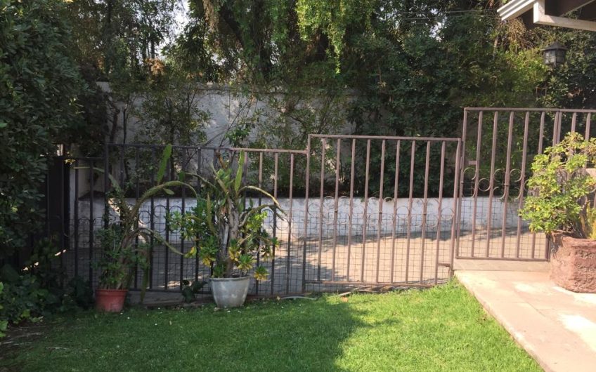 Linda casa para remodelar en Las Condes (valor UF 15.500)